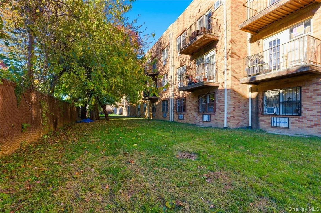 Photo of Unit 3 at 2853 Ely Avenue