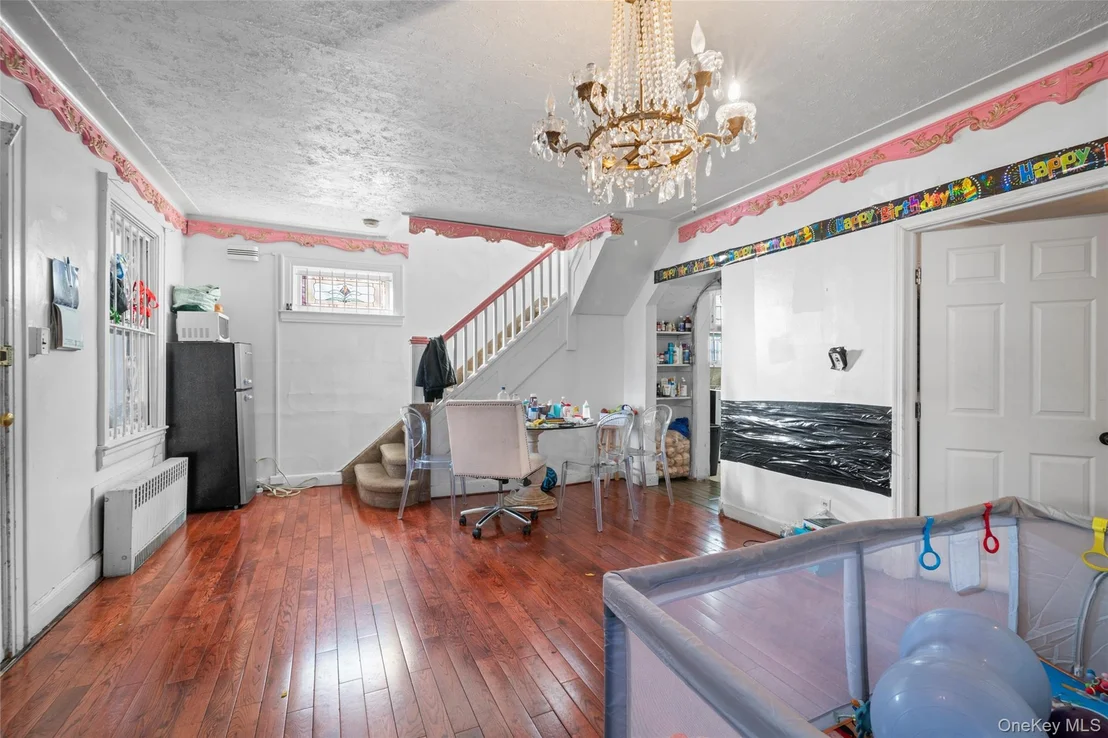 Photo of 871 Linden Boulevard