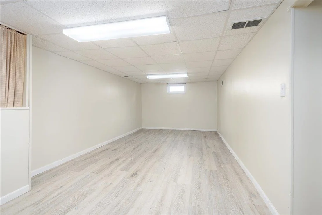 Photo of 948 Center Drive