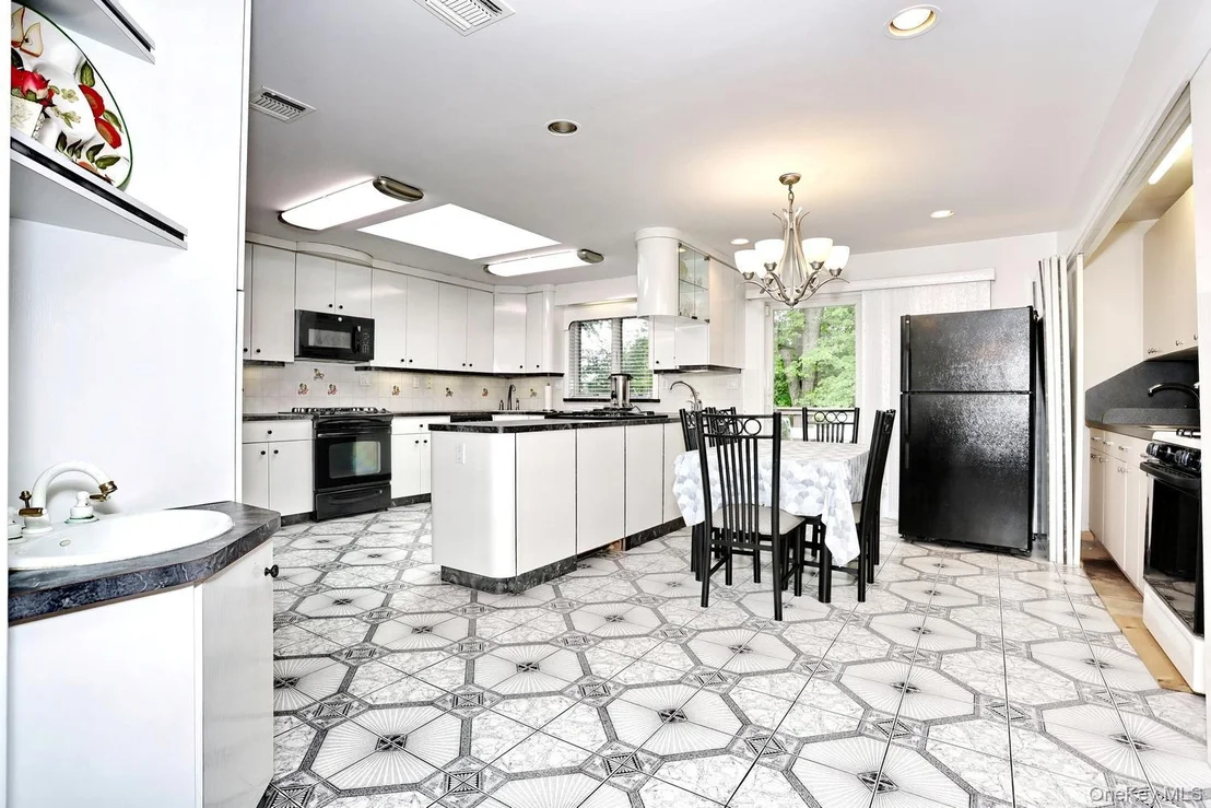 Photo of 10 Briarcliff Drive