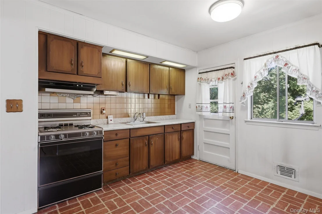 Photo of 94 Babylon Avenue