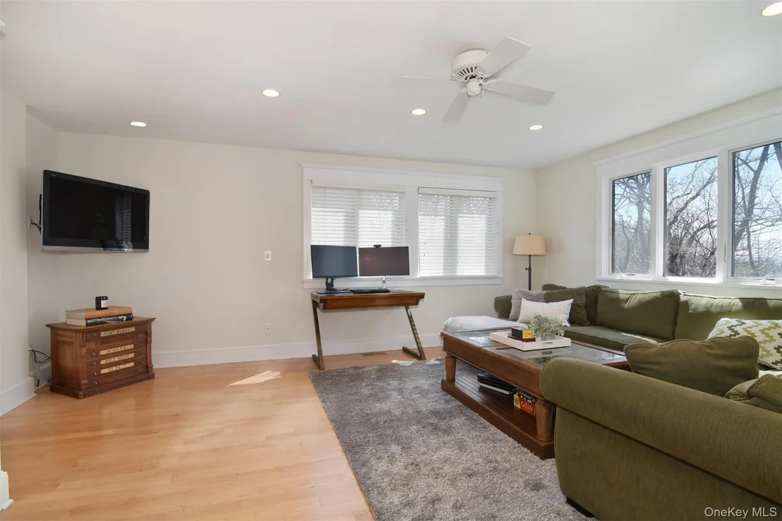Photo of 153 Fieldpoint Drive