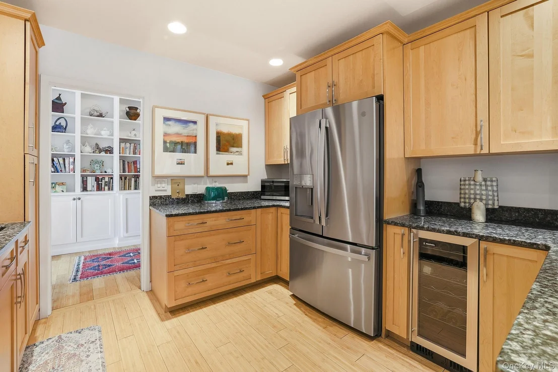 Photo of Unit 2E2 at 16 Rockledge Avenue