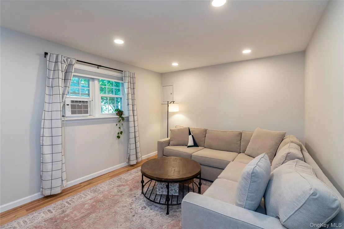 Photo of 24 S Gate Drive