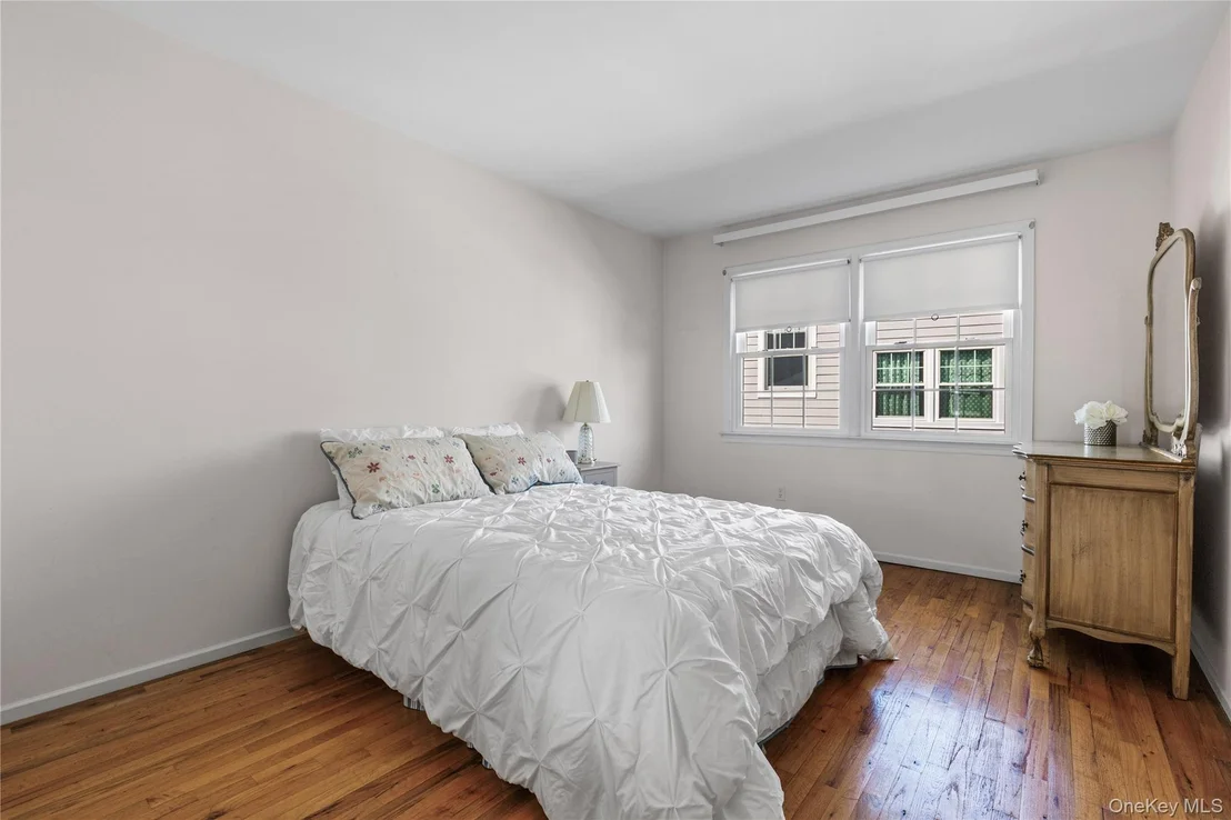 Photo of 14 Loewen Court