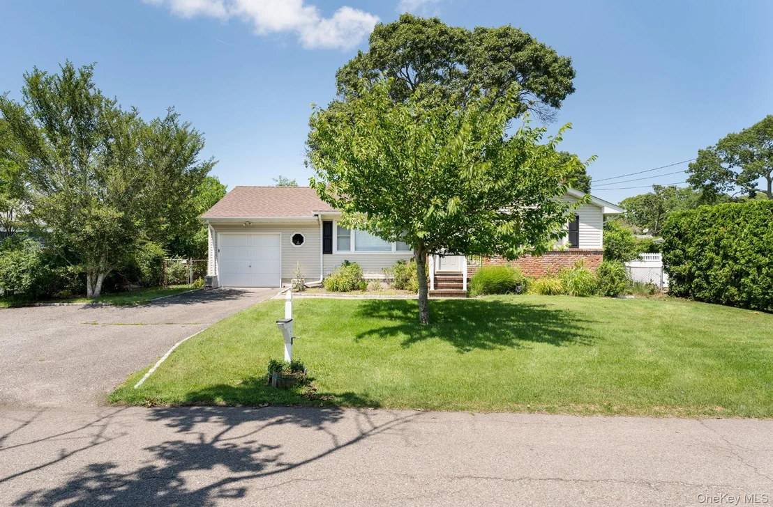 Photo of 23 Staller Boulevard