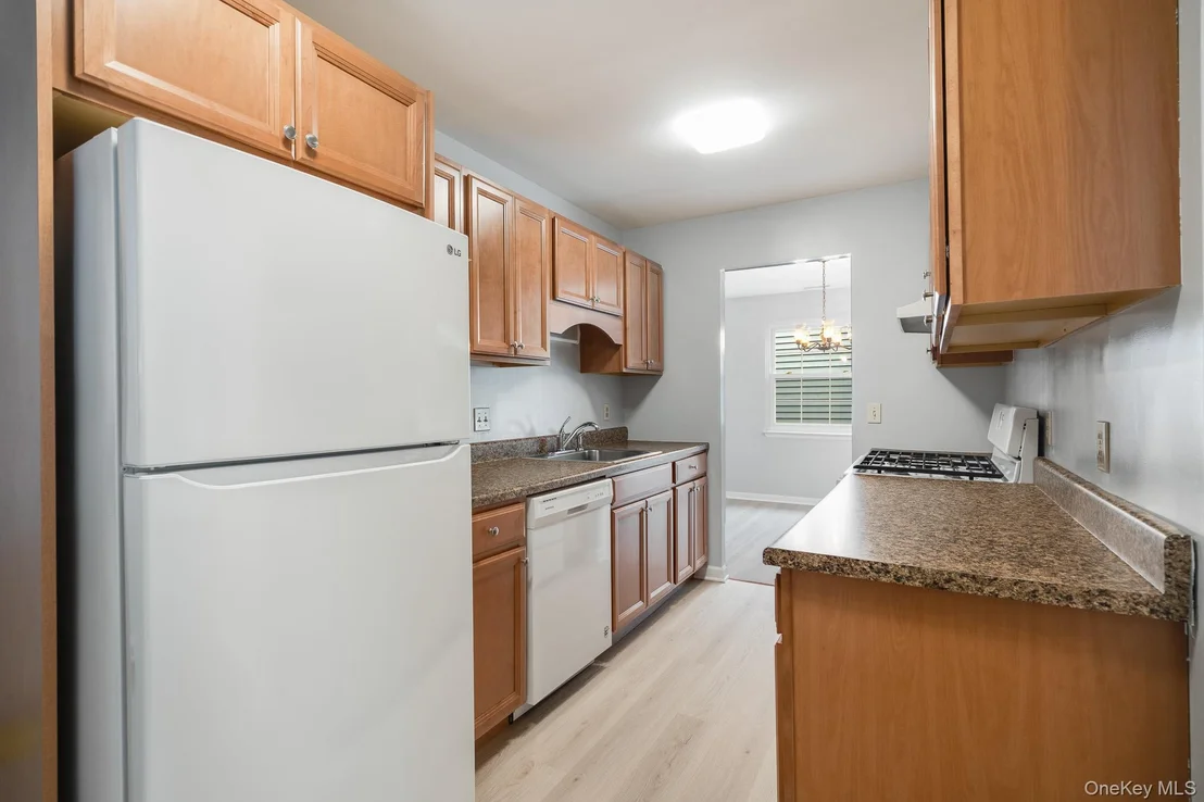 Photo of Unit F at 902 Commons Way