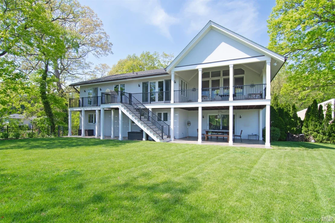 Photo of 8 Shoreview Circle
