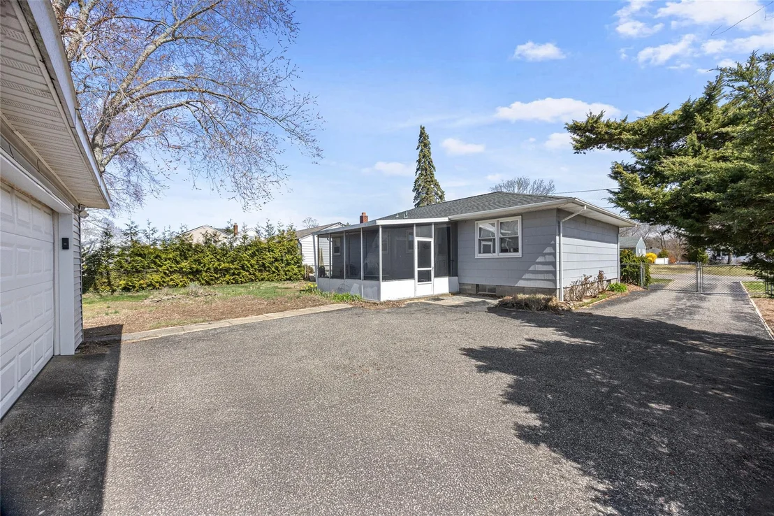 Photo of 77 Fairway Avenue