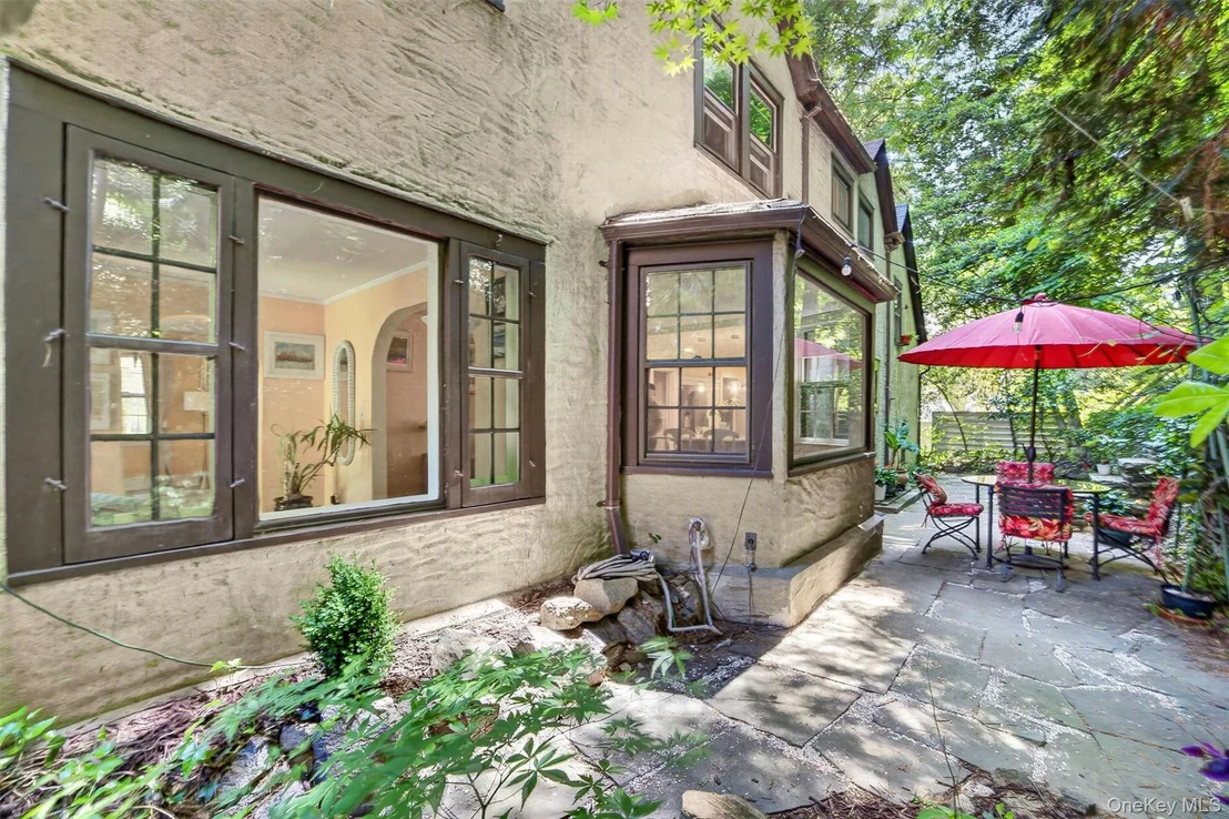 Photo of 77 Edgemont Road
