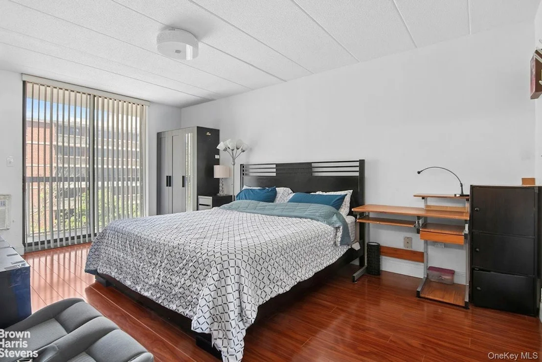 Photo of Unit 3D at 13624 Maple Avenue