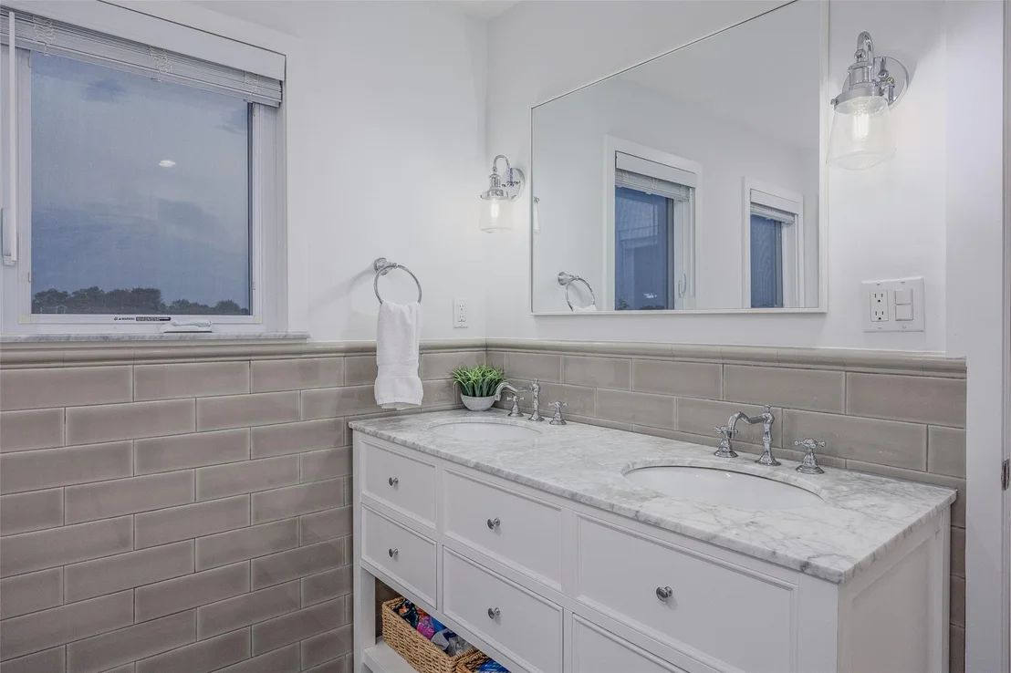 Photo of 2904 Harbor Road