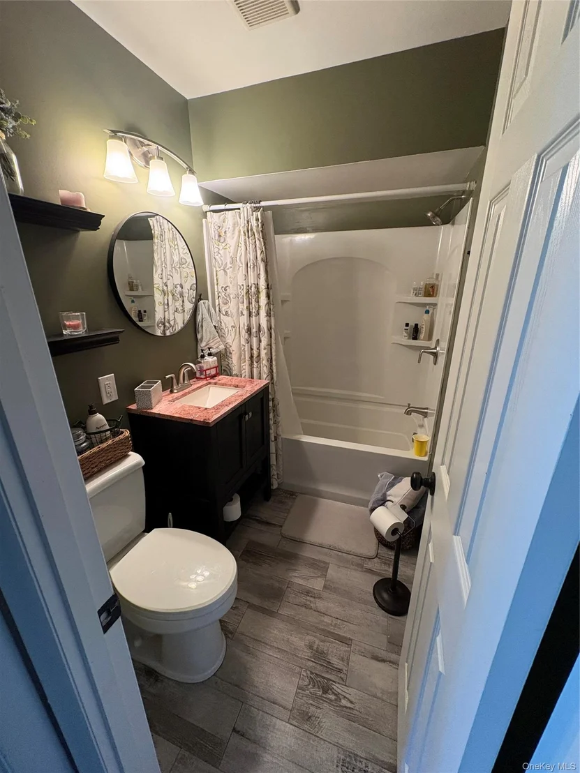 Photo of Unit E at 600 Commons Way