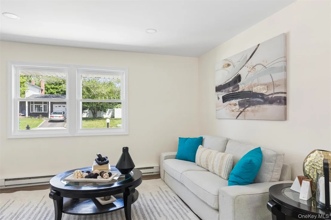 Photo of 91 Circle Drive W