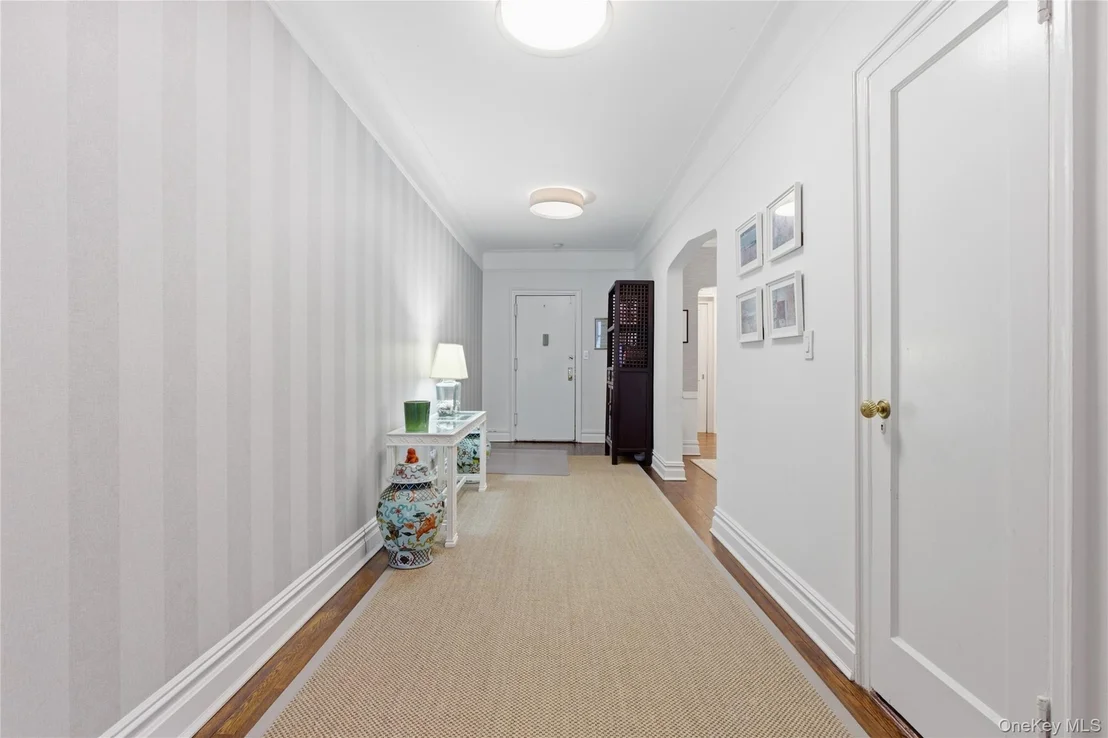 Photo of Unit 2A at 25 Parkview Avenue