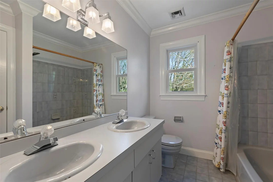 Photo of 7 Locust Avenue