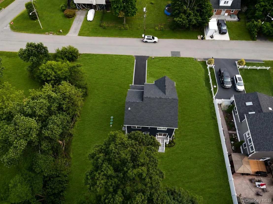 Photo of 7 Edgewater Drive