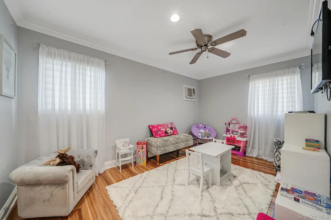 Photo of 29 Selden Boulevard
