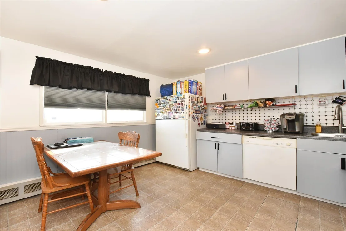 Photo of 195 Maple Avenue