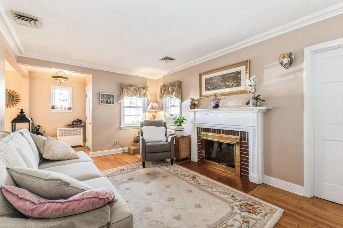 Photo of 4 Ackley Avenue