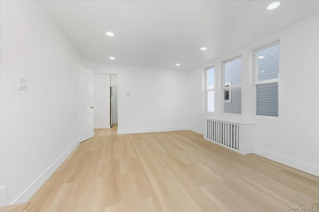 Photo of 1833 Hone Avenue
