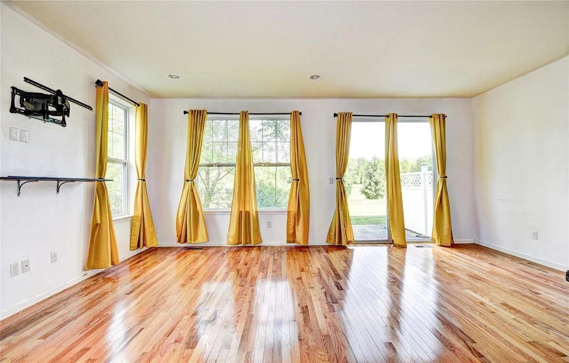 Photo of 1 Lindentree Lane