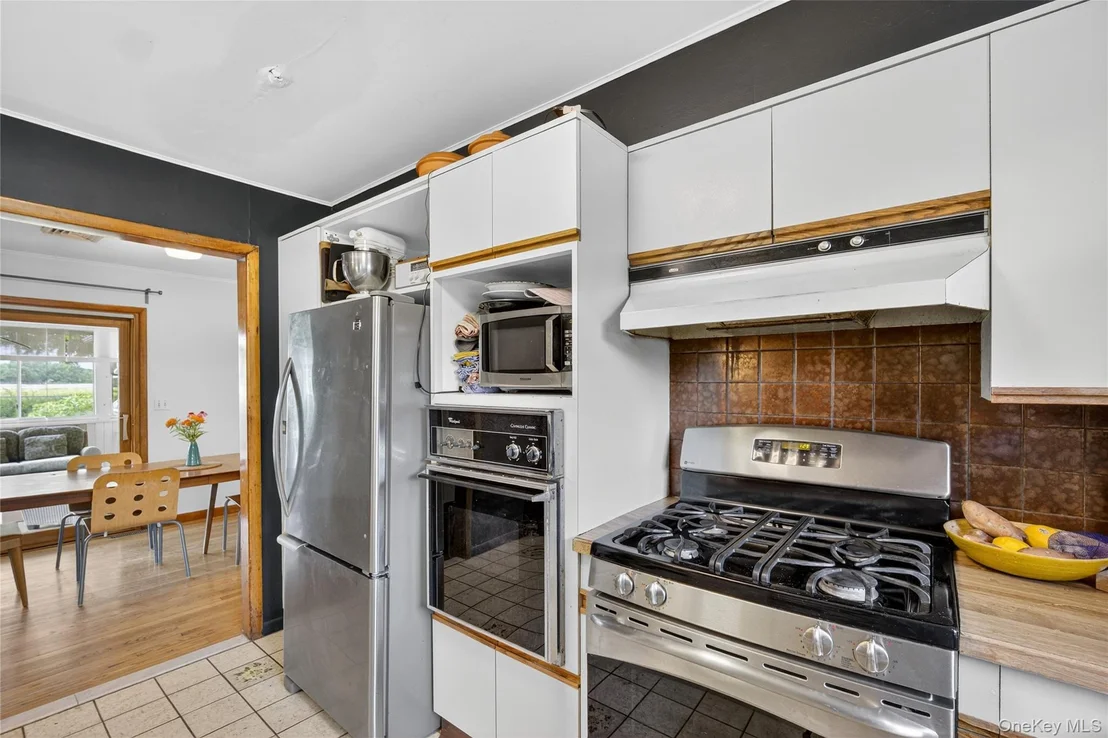 Photo of 7641 N Broadway