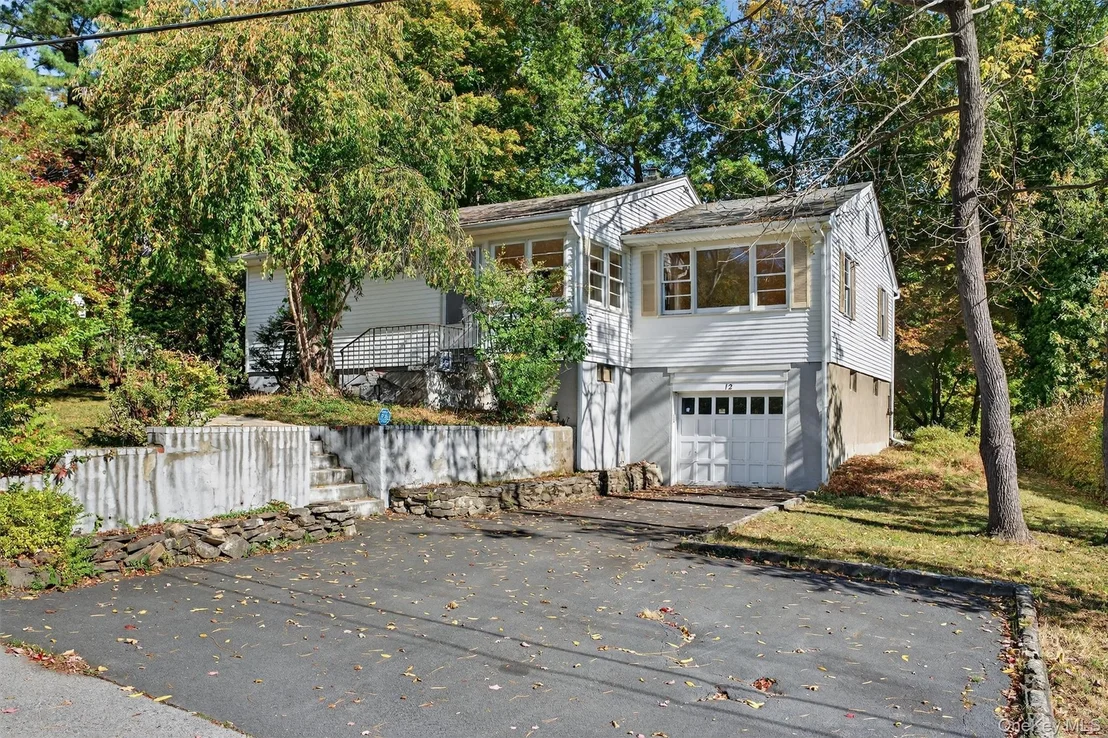 Photo of 12 Mid Oaks Drive