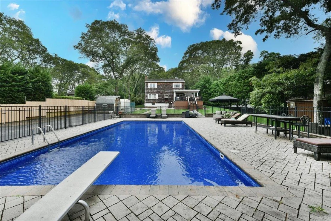 Photo of 41 Grassy Pond Drive