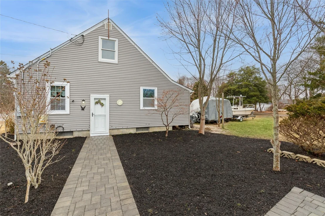 Photo of 97 Pine Neck Avenue