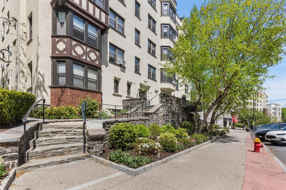 Photo of Unit 2C at 56 W Pondfield Road