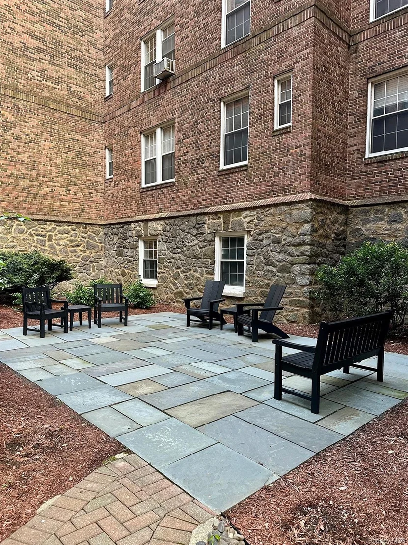 Photo of Unit 2A at 25 Parkview Avenue