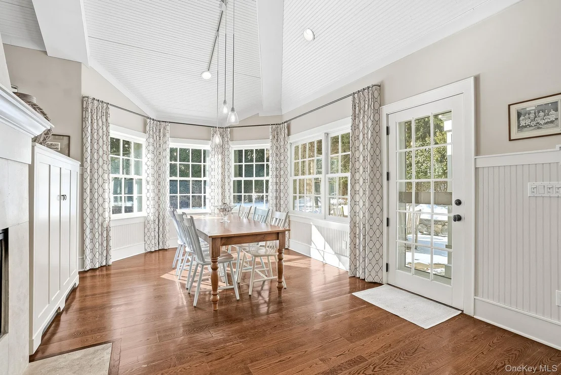 Photo of 880 Forest Avenue