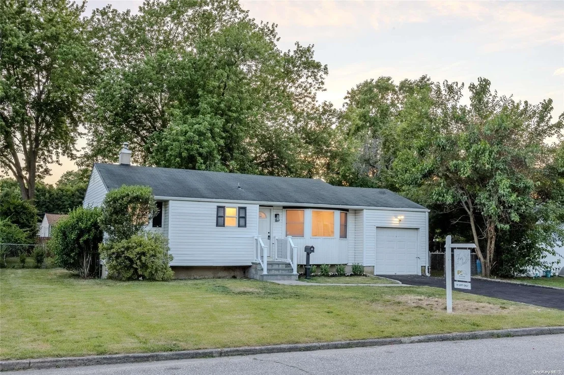 Photo of 2914 Devon Avenue