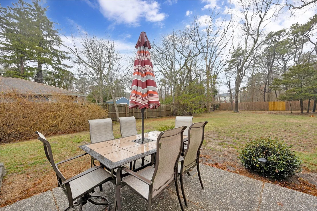 Photo of 40 Maple Avenue