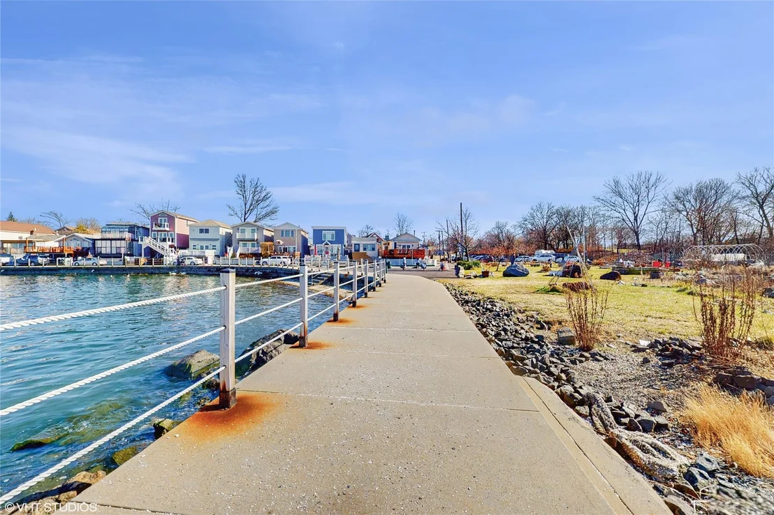 Photo of Unit D at D132 Edgewater
