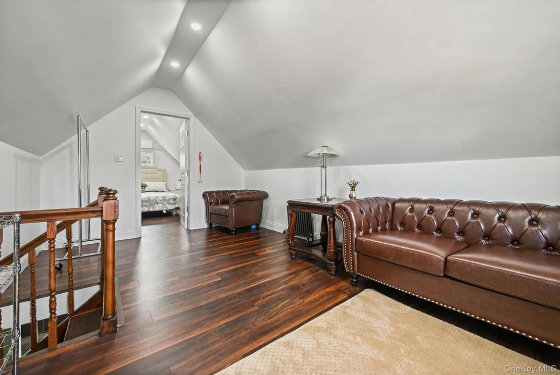 Photo of 6 Dubonnet Road