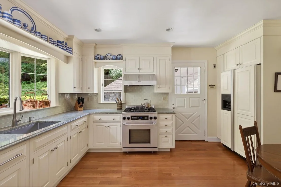 Photo of 33 Oliphant Avenue