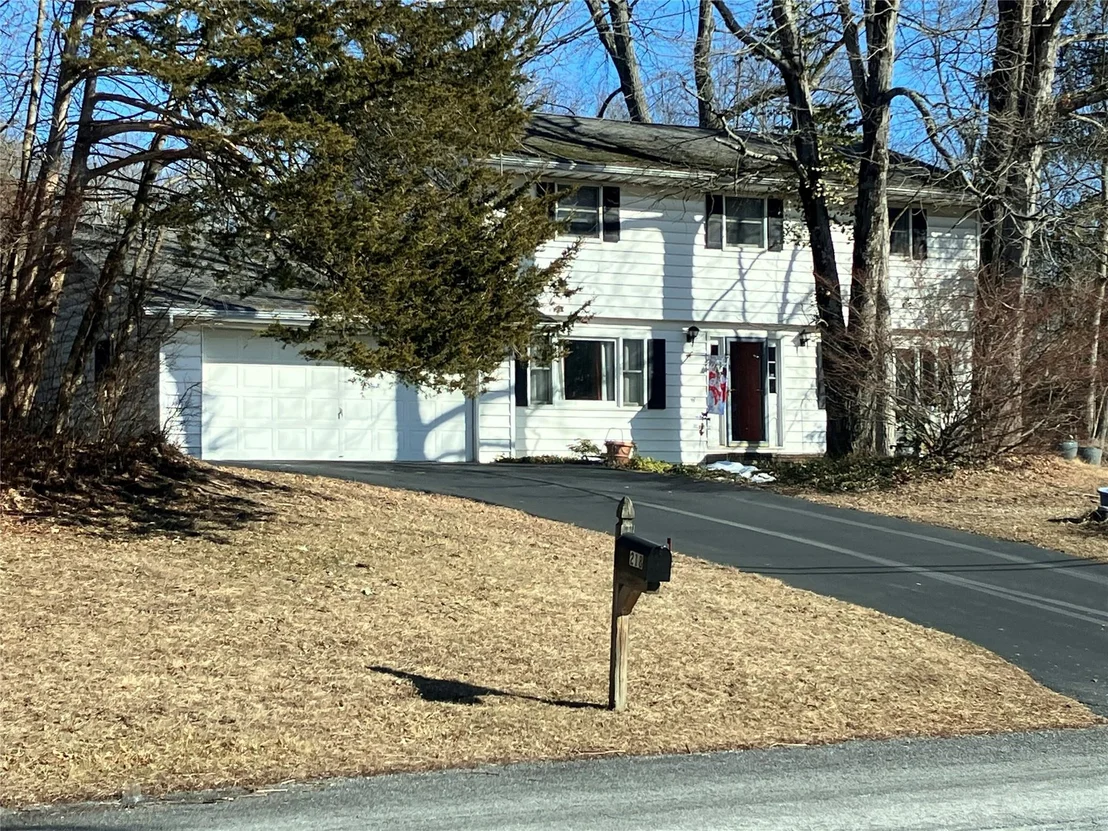 Photo of 218 Roosevelt Road