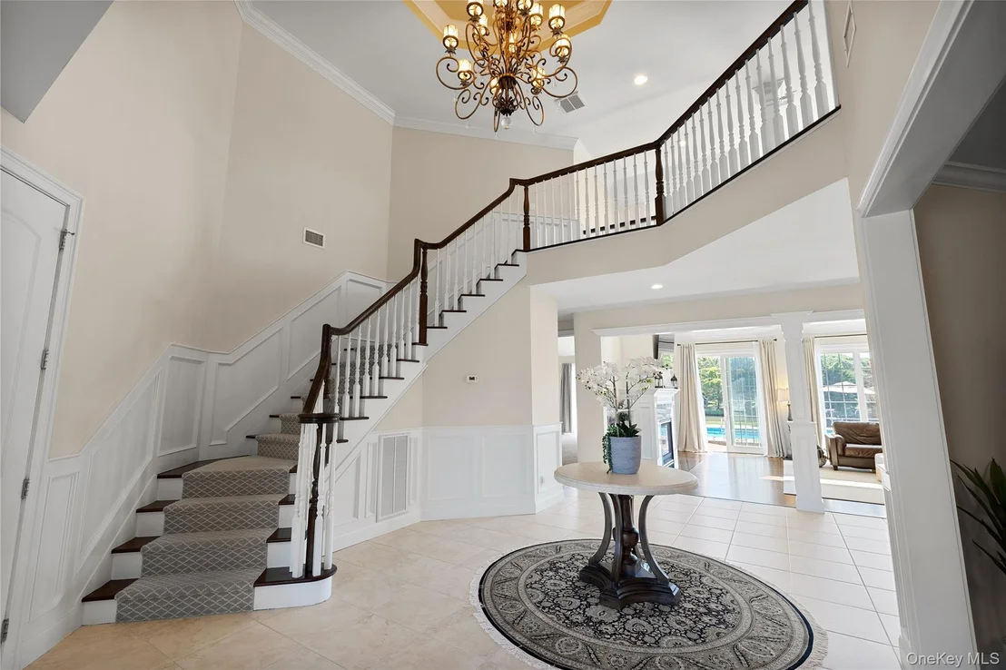 Photo of 65 W Bayberry Road