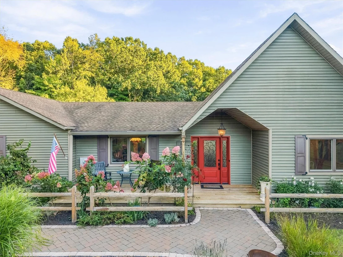 Photo of 12 Whitefield Avenue