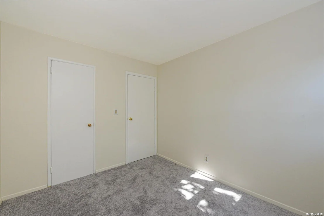 Photo of 15 Laurie Boulevard