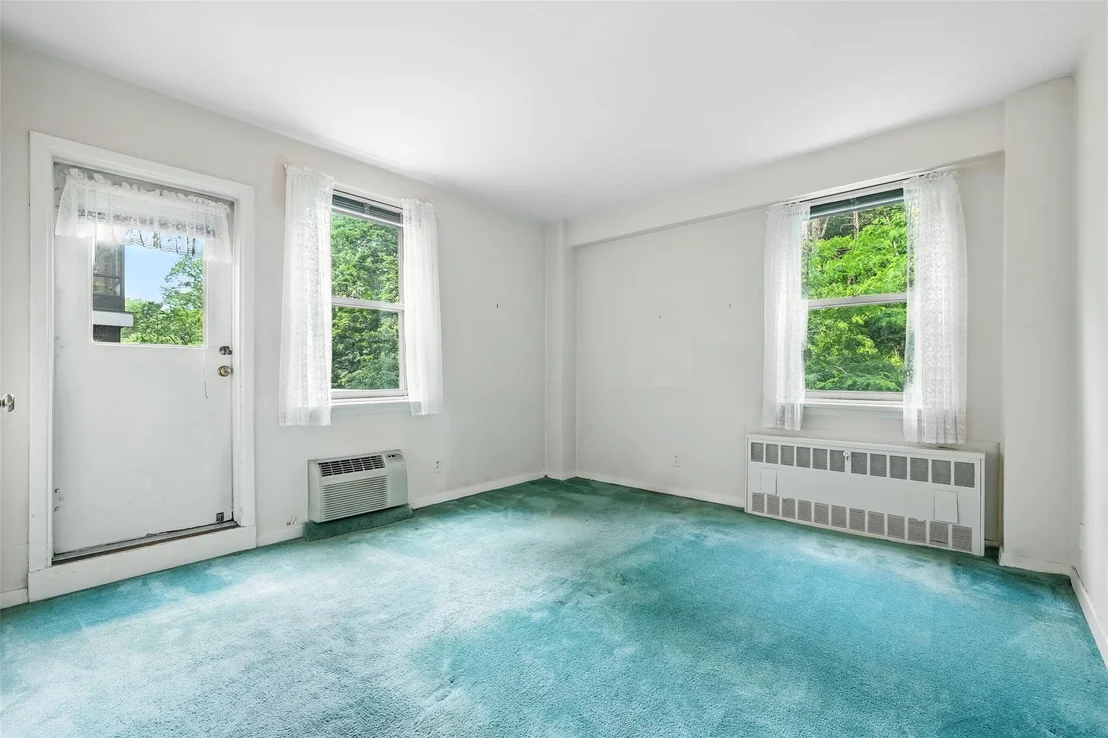 Photo of Unit 1H at 72 Pondfield Road