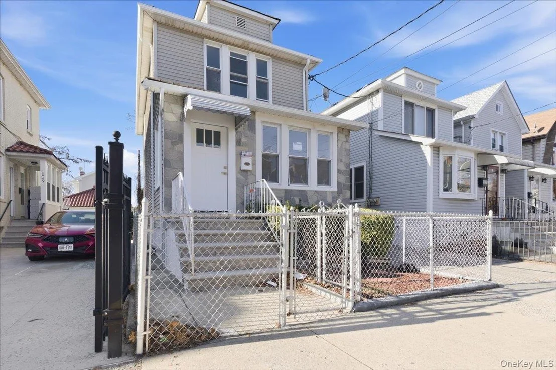 Photo of 1833 Hone Avenue