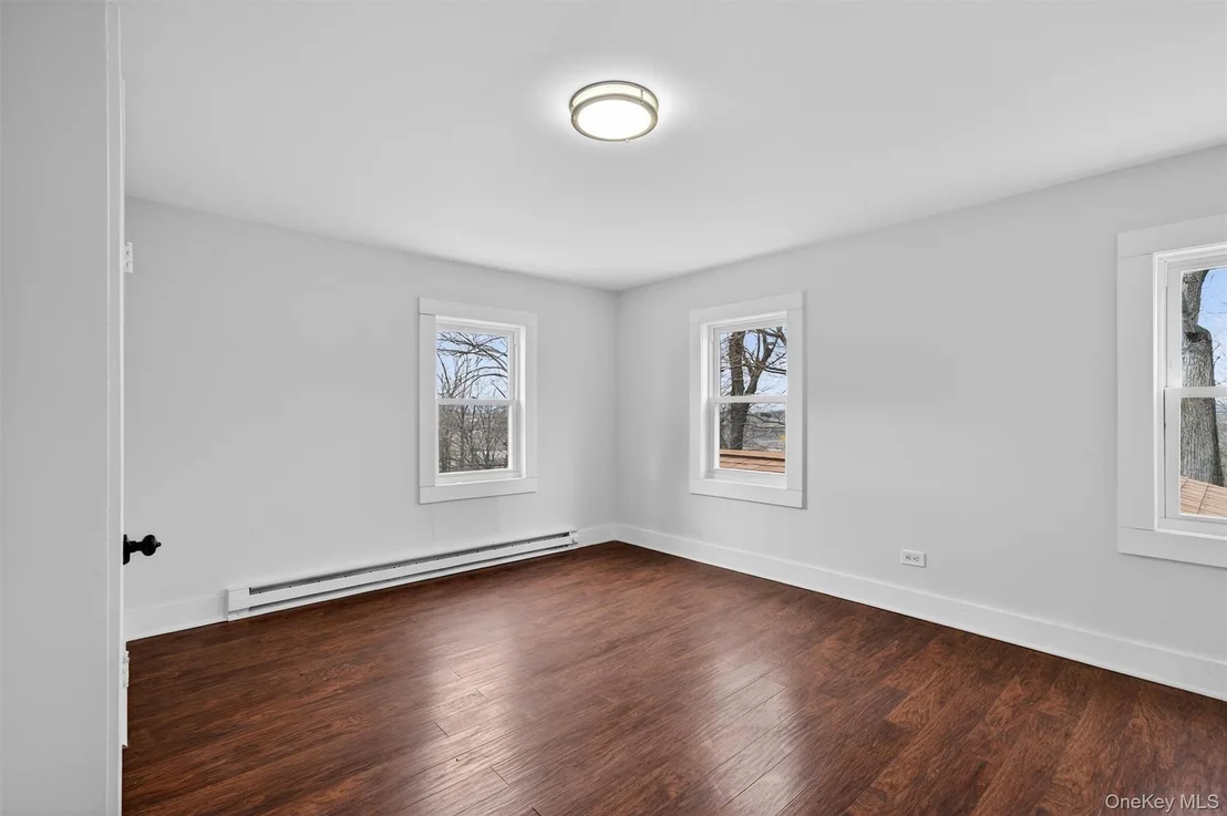 Photo of 8 Lawrence Lane