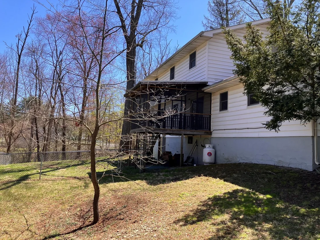 Photo of 218 Roosevelt Road