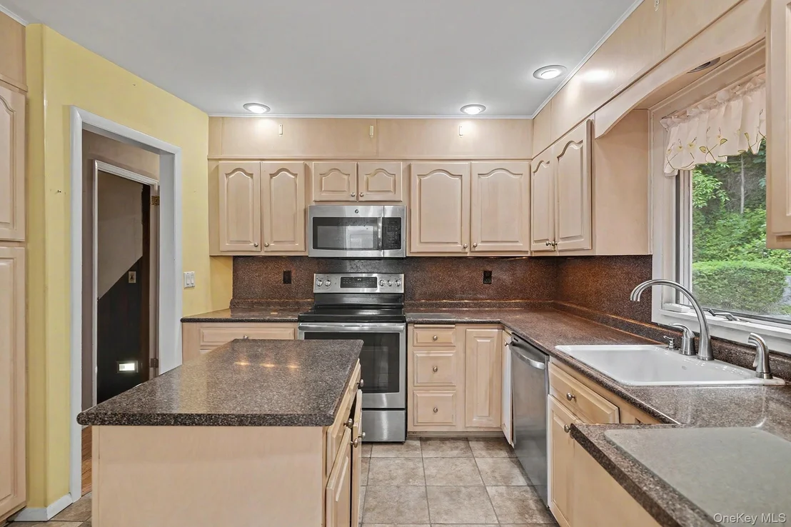 Photo of 5 Meadowbrook Drive