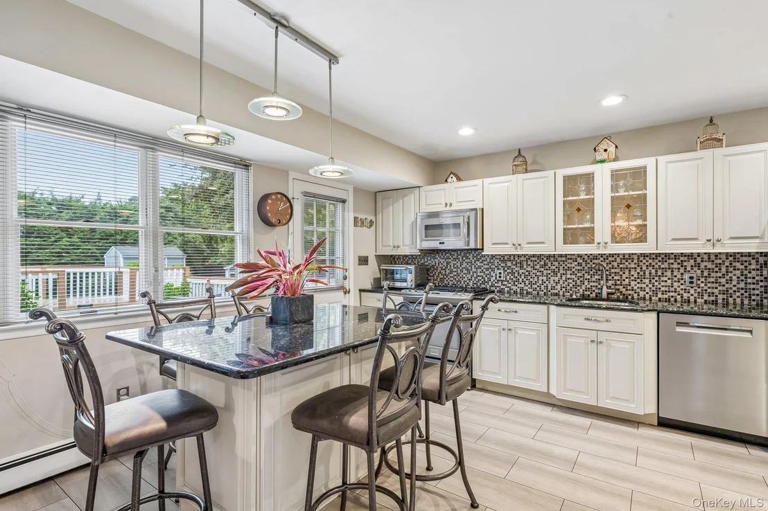 Photo of 302 Maple Avenue