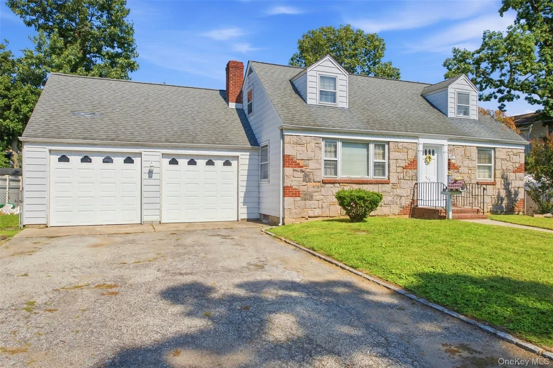 Photo of 573 Grove Place