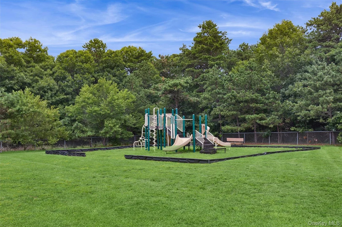 Photo of 91 Circle Drive W